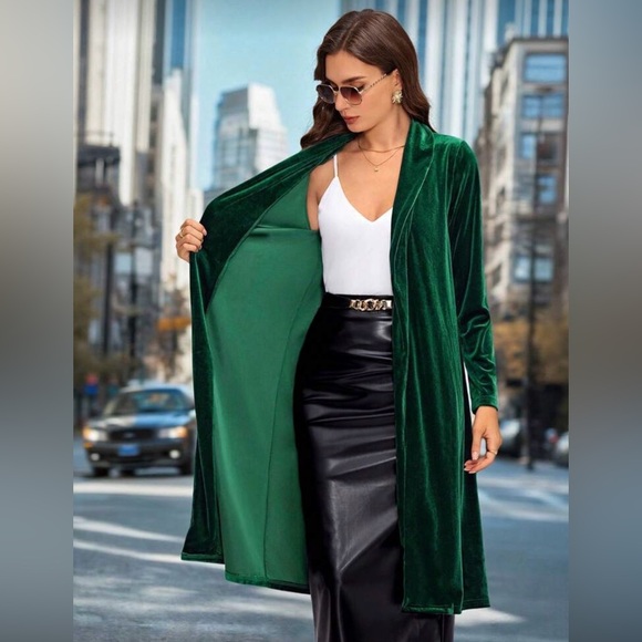 Elegant Green Velvet Women's Shaw - Picture 2 of 5